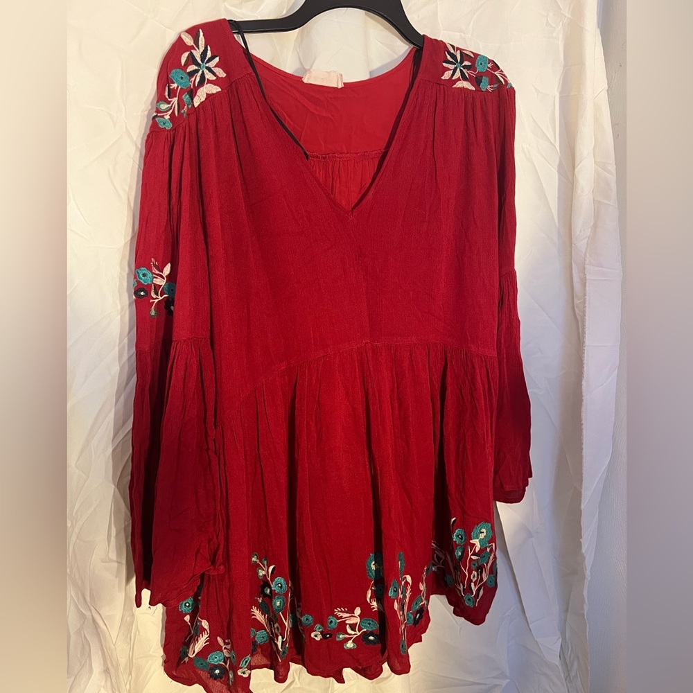Altar’d State Boho Red Floral, Long Sleeve Top! Size medium